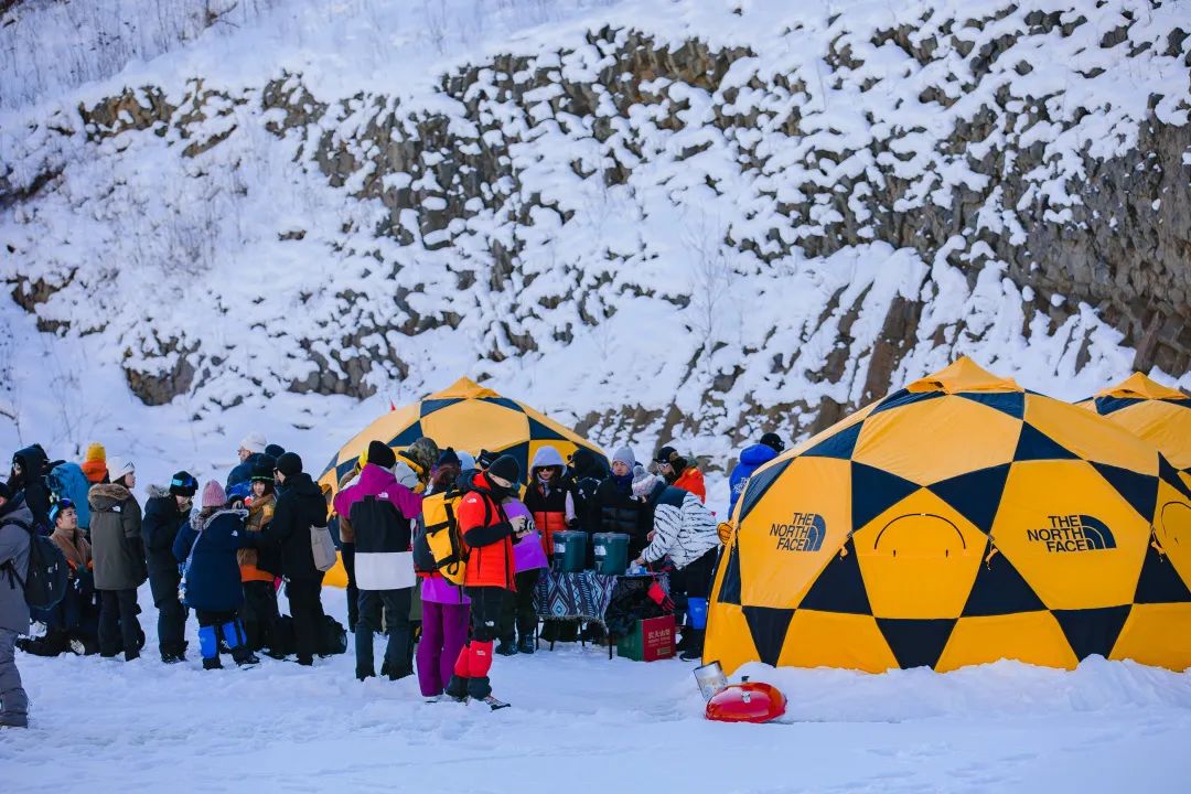 thenorthfacexxkaws于长白山全球首发硬核户外如何演绎极致浪漫