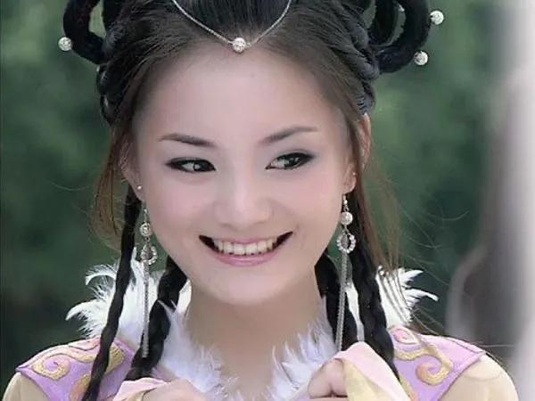 后来,馨子的身影出现在了很多大火的影视剧中,《星梦缘》,《活佛济公