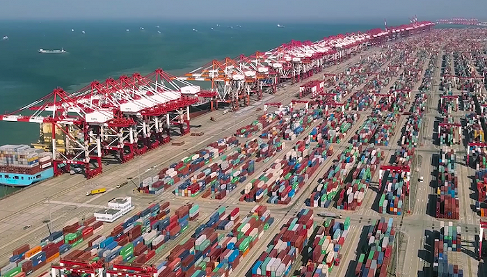 上海港码头.图片来源:上海海关