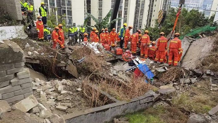 重庆武隆一单位食堂发生垮塌 已搜救出12名女性送医