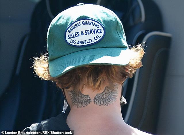 贝克汉姆19岁次子脖子添新纹身老爸同款却更精致大布的最震慑