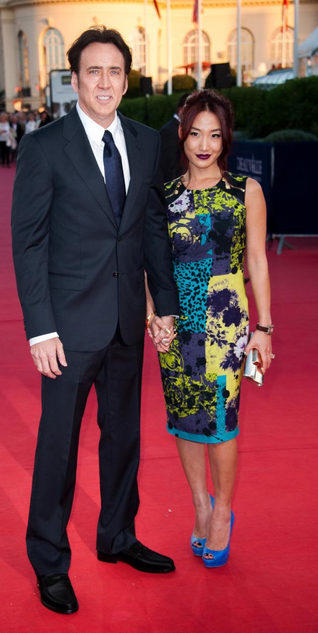 据报道,爱丽丝·金(alice kim)是尼古拉斯·凯奇的第三任妻子,两人在