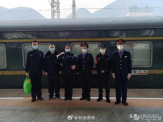 列车上，夫妇俩神色慌张借奶粉，乘务员发现孩子竟是二人刚刚买来的休闲区蓝鸢梦想 - Www.slyday.coM