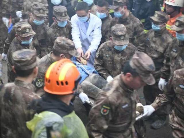 重庆武隆一食堂疑似燃气泄漏燃爆垮塌，正在搜救休闲区蓝鸢梦想 - Www.slyday.coM