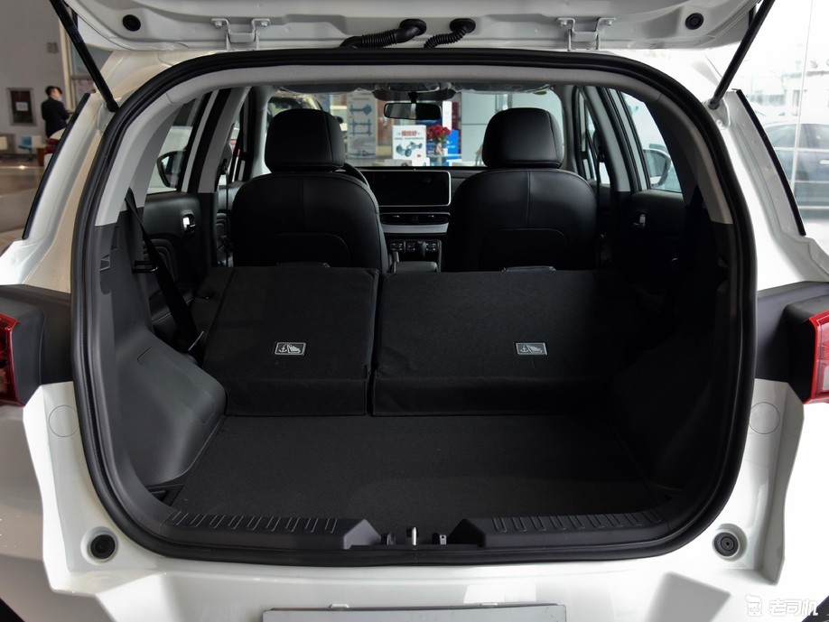 传祺gs3 2021款 power 235t 手动劲酷版后备厢空间还不错,足够日常