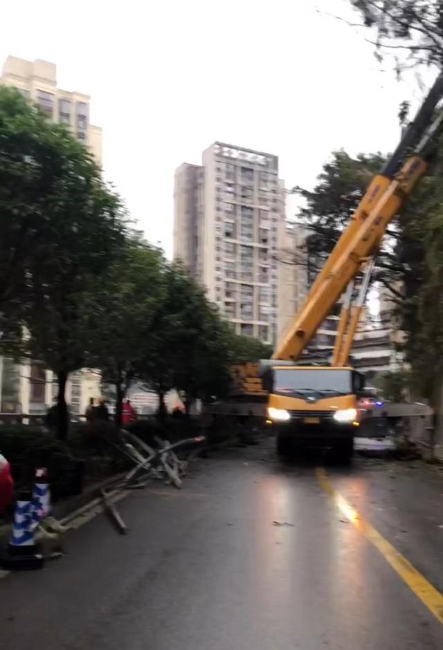 重庆武隆一食堂疑似燃气泄漏燃爆垮塌，正在搜救休闲区蓝鸢梦想 - Www.slyday.coM