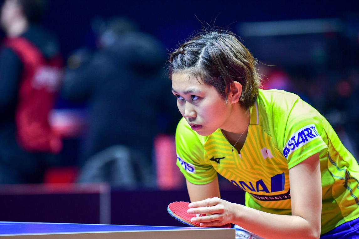 佐藤瞳是一名削球打法的乒乓球女队员,她的削球功底扎实,防守端的质量