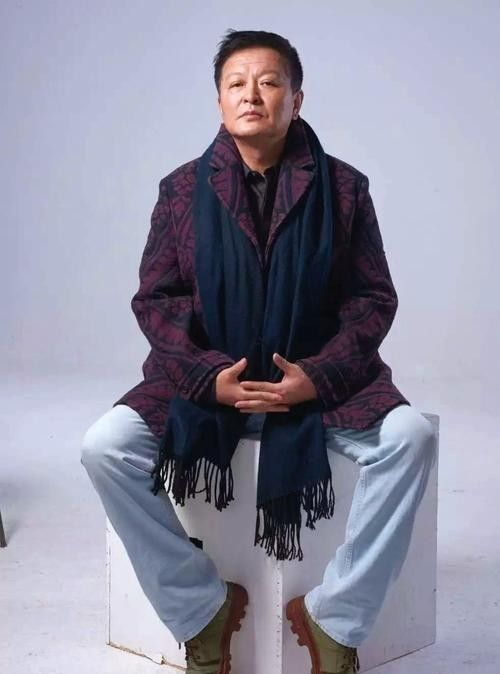 杨亚洲娶了情路坎坷的倪萍对继子视如己出对亲儿子避而不谈