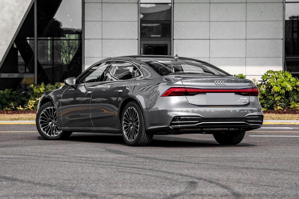 考虑56e不妨看看它4597万起溜背颜值奥迪a7l20t