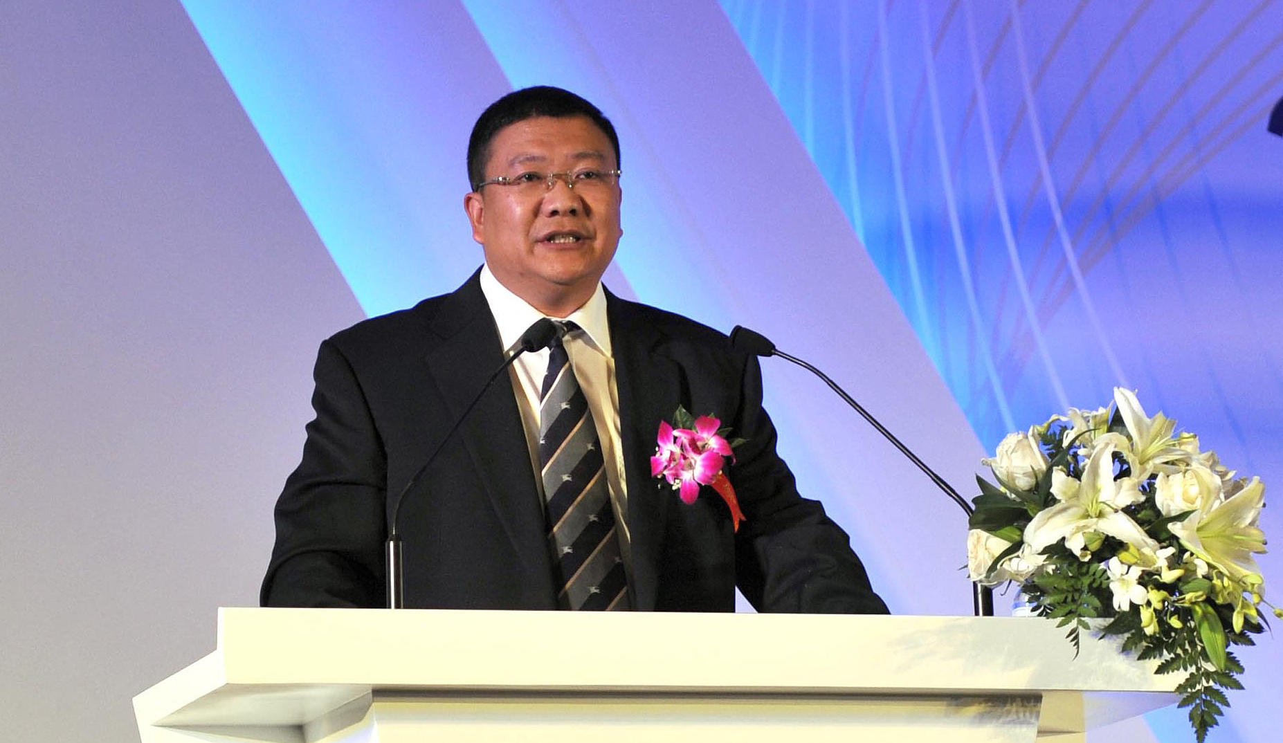 陆正耀入局预制菜,每日优鲜全资入股「在楼下」,极兔进入中东|陆正耀