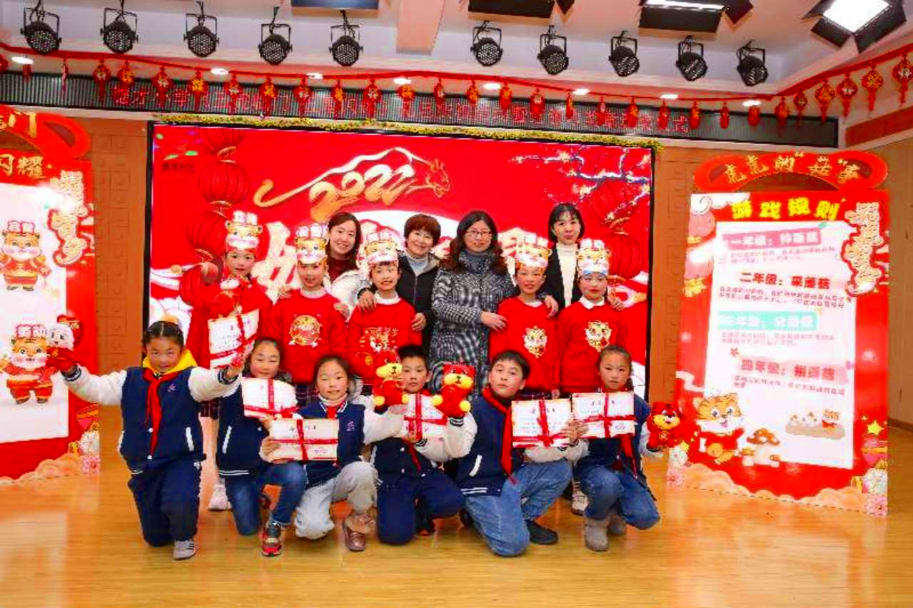 武汉市汉阳区德才小学学生变身五虎展示教育成果