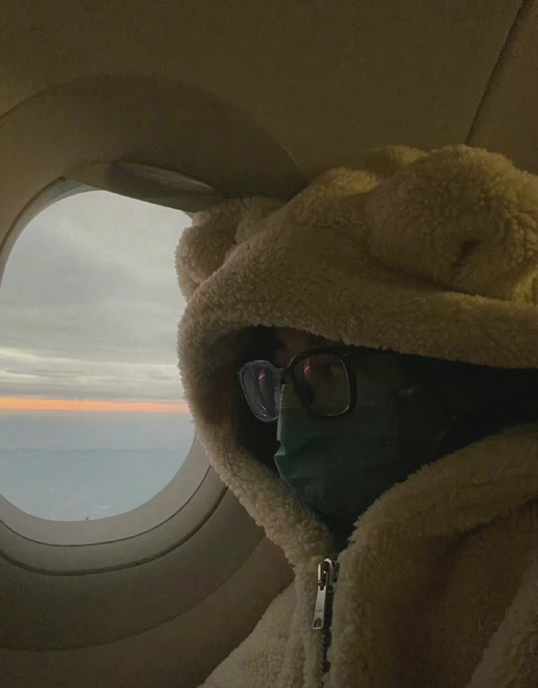 来自2022年迪丽热巴空中的第一组自拍