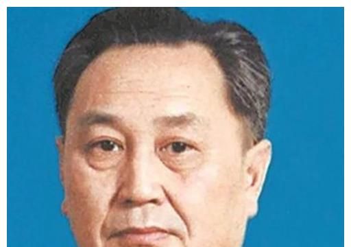 叶挺成就最高的儿子1988年授中将孙子是家喻户晓的大导演