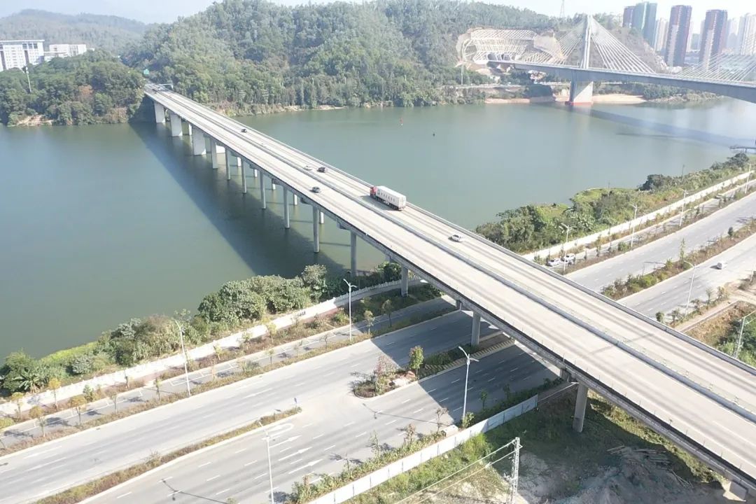 惠河高速今年全面开工完成后通行能力将提升一倍