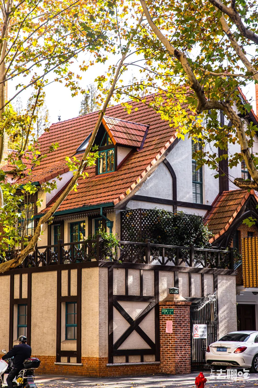 愚园路的历史风貌,武夷路的老洋房,豫园的老城厢.