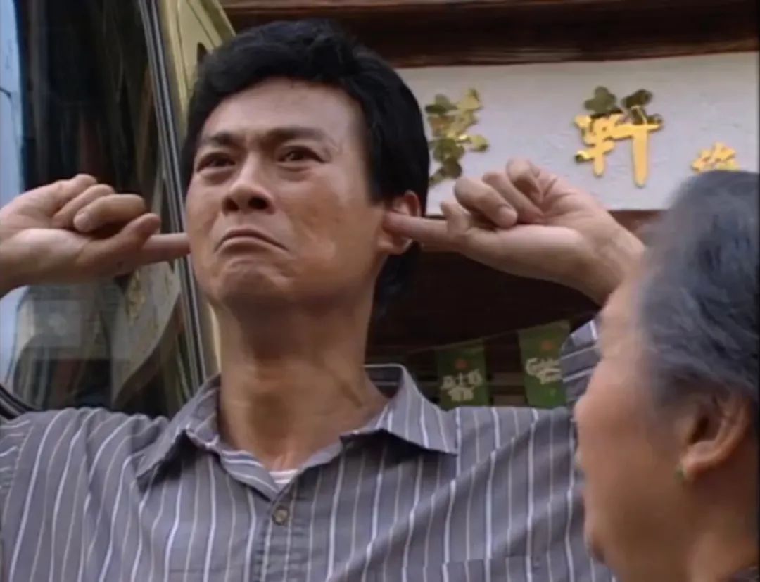 这就必须讲讲,何为"大时代"了.韦家辉的"大时代",是两层世界的叠加.