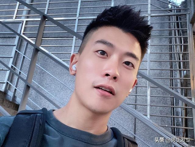 20岁男生别只会剪锅盖头这3款短发干净利落剪完更帅气