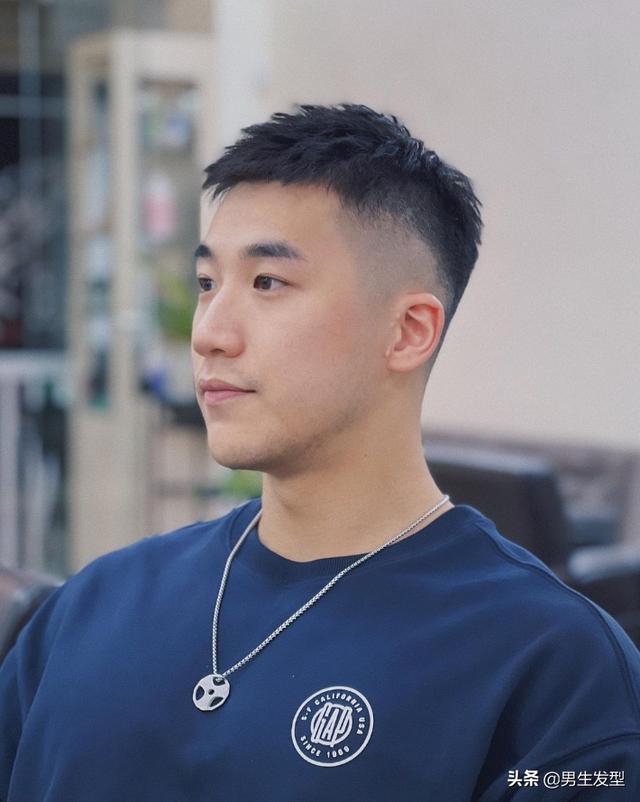 20岁男生别只会剪锅盖头这3款短发干净利落剪完更帅气