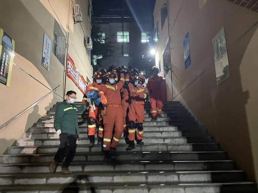 重庆武隆区食堂垮塌事故16人死亡，其余伤者正在全力救治休闲区蓝鸢梦想 - Www.slyday.coM