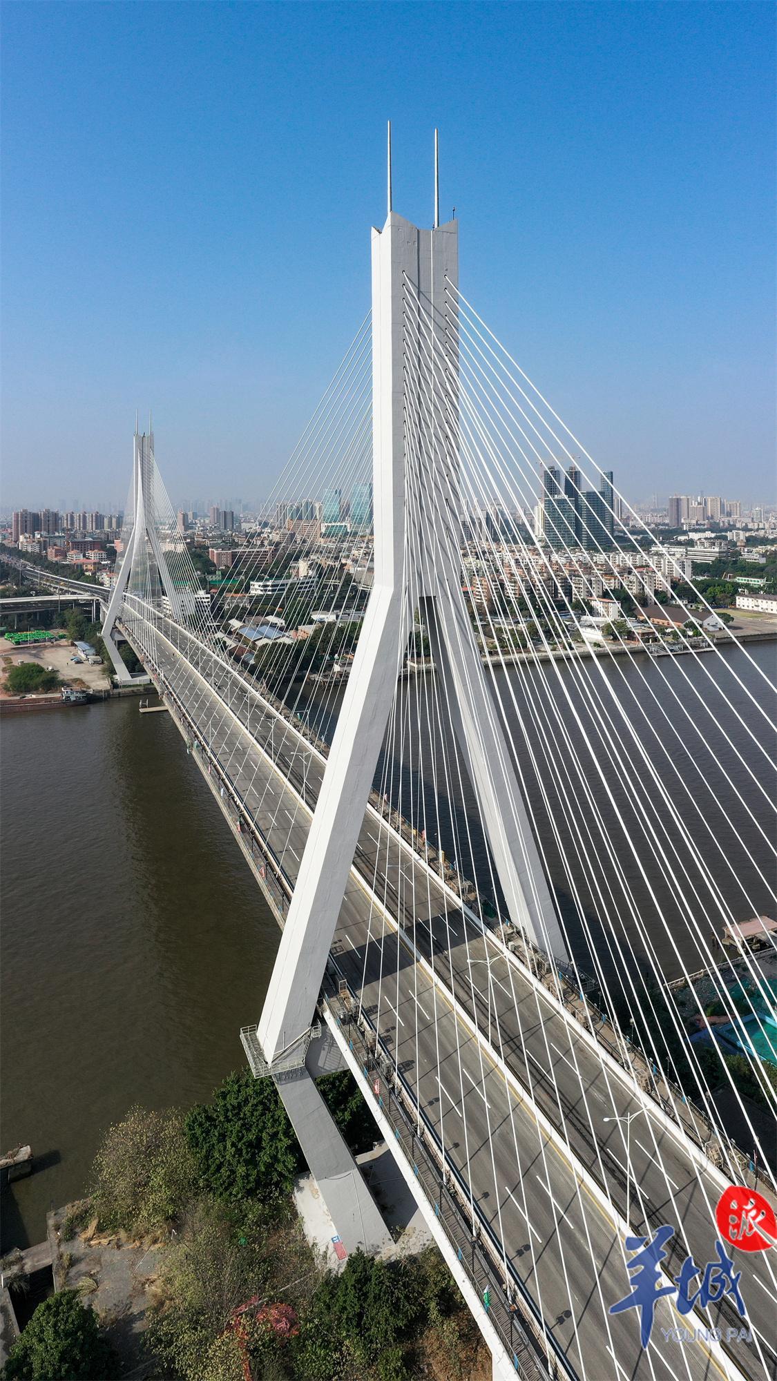 历经83天的不懈努力,最终于2021年12月9日,鹤洞大桥全桥斜拉索全部