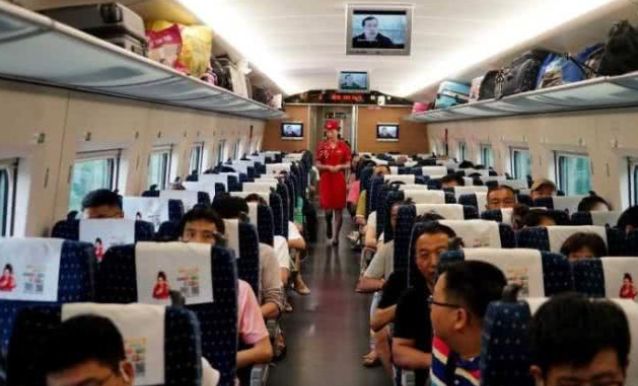 女子逼停高铁，乘务员质问女子你把厕所弄得味也太大了吧休闲区蓝鸢梦想 - Www.slyday.coM