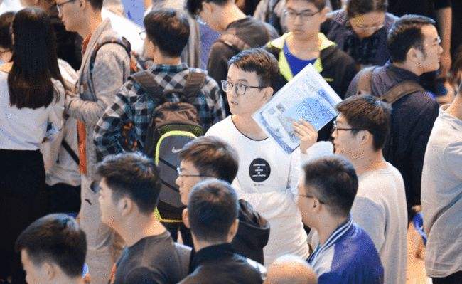 2022年，延迟退休落地，缴费年限要延长？3类人受益，4类人受影响休闲区蓝鸢梦想 - Www.slyday.coM