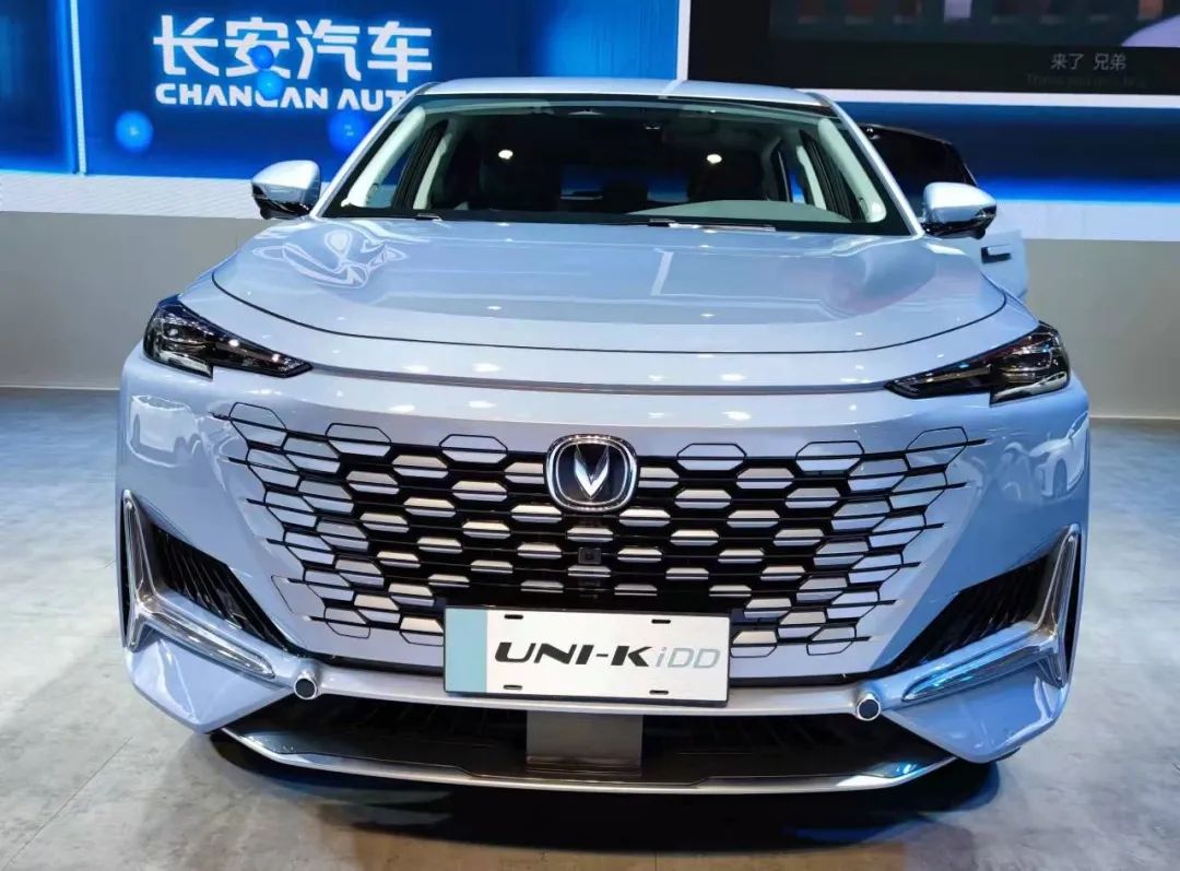 长安uni一k图片,长安uni_k图片 综合续航达1100km的插电混动新选手长安unikidd开启预售