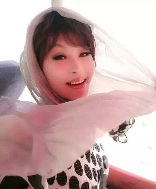 樊丽君是乳腺癌晚期三阴病人,这意味着她要接受切除手术的同时,进行