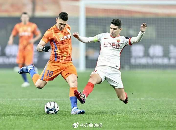 半场战报：孙准浩领到黄牌，山东泰山VS上海海港双方战成0比0休闲区蓝鸢梦想 - Www.slyday.coM