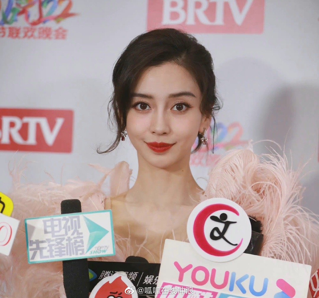 angelababy北京台春晚媒体采访图