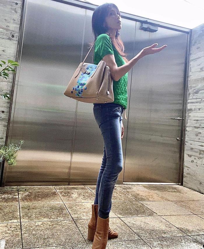 工藤静香穿小脚裤秀身材比例完美