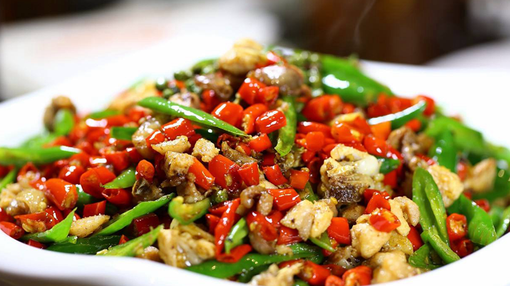 重庆特色尖椒鸡的家常做法外焦里嫩麻辣鲜香开胃下饭辣过瘾