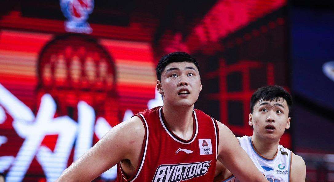老婆附体赵义明排位战高效174深圳中锋大旗未来靠他抗