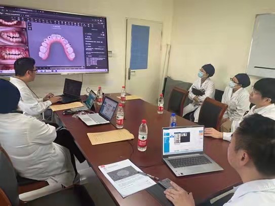 上海第九人民医院多名医学专家一同参与会诊。