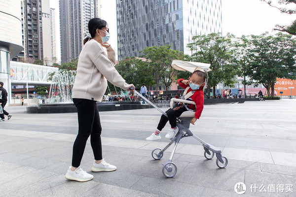 这款高颜值遛娃车实用吗？  COOGHI酷骑遛娃神器测评休闲区蓝鸢梦想 - Www.slyday.coM
