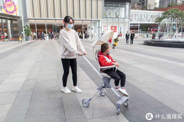 这款高颜值遛娃车实用吗？  COOGHI酷骑遛娃神器测评休闲区蓝鸢梦想 - Www.slyday.coM