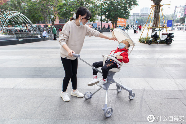 这款高颜值遛娃车实用吗？  COOGHI酷骑遛娃神器测评休闲区蓝鸢梦想 - Www.slyday.coM