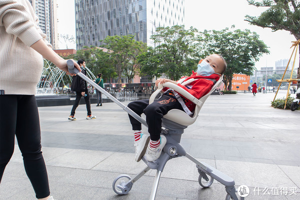 这款高颜值遛娃车实用吗？  COOGHI酷骑遛娃神器测评休闲区蓝鸢梦想 - Www.slyday.coM