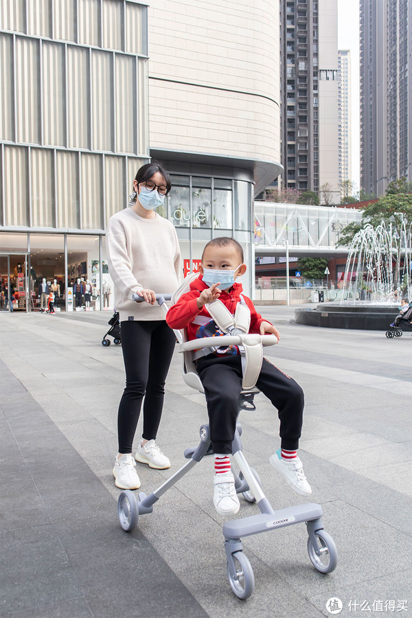 这款高颜值遛娃车实用吗？  COOGHI酷骑遛娃神器测评休闲区蓝鸢梦想 - Www.slyday.coM