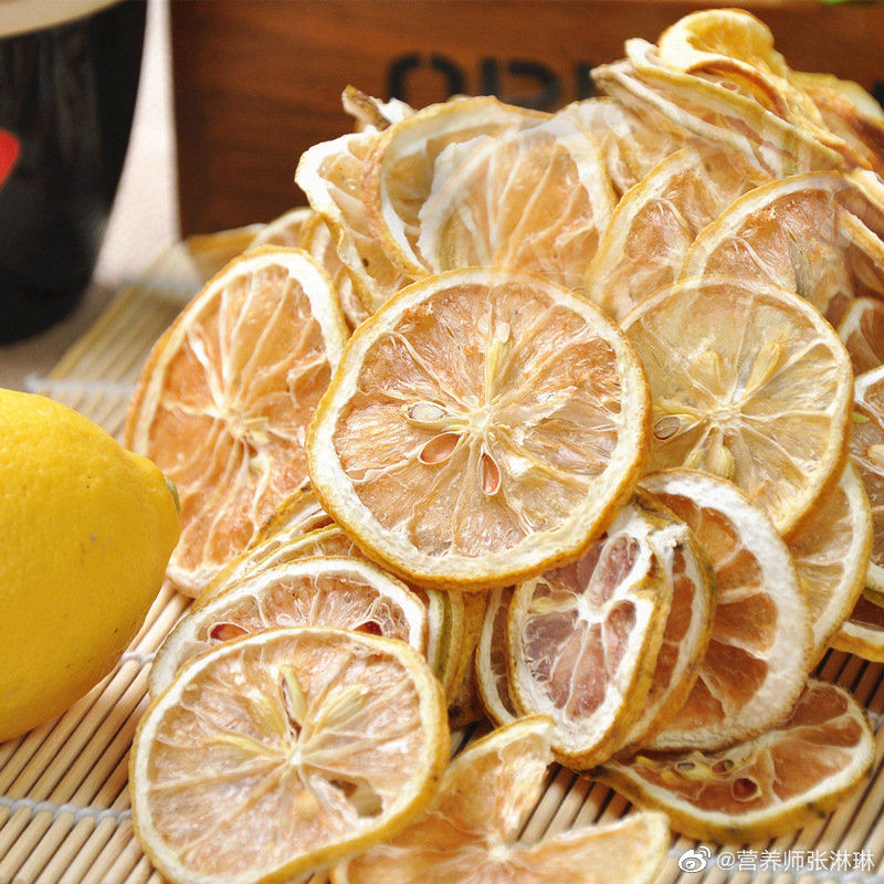 干柠檬泡水喝不到维c很多人喜欢用干柠檬泡水简单方便