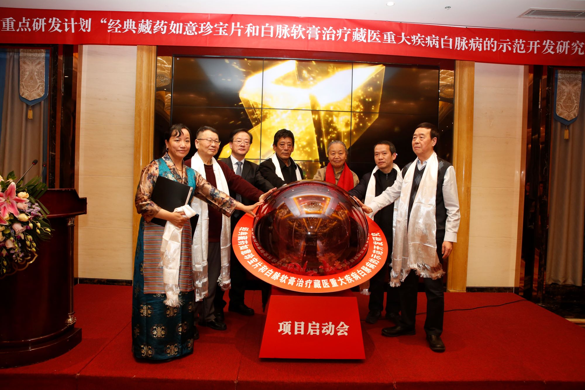 因做驴友发现商机，坐拥150亿成甘肃女首富，70岁仍在车间忙活休闲区蓝鸢梦想 - Www.slyday.coM