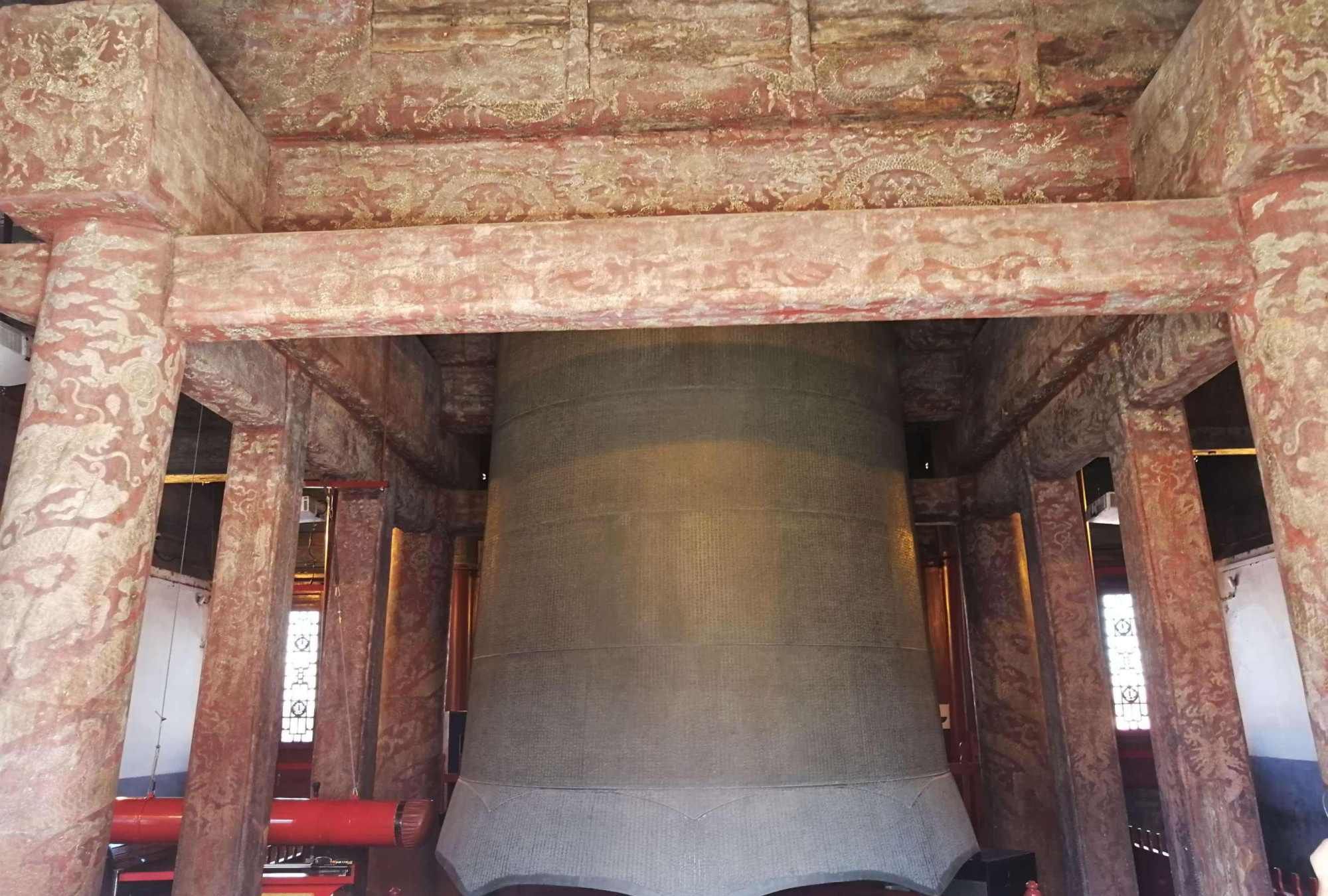 永乐大钟曾经三次搬家不仅走冰路用滚杠最后用妙招挂起来