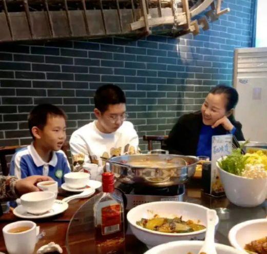 孙海洋回顾寻子14年,称白天不敢回家,害怕见到母亲和妻子休闲区蓝鸢梦想 - Www.slyday.coM 孙海洋回顾寻子14年,称白天不敢回家,害怕见到母亲和妻子休闲区蓝鸢梦想 - Www.slyday.coM