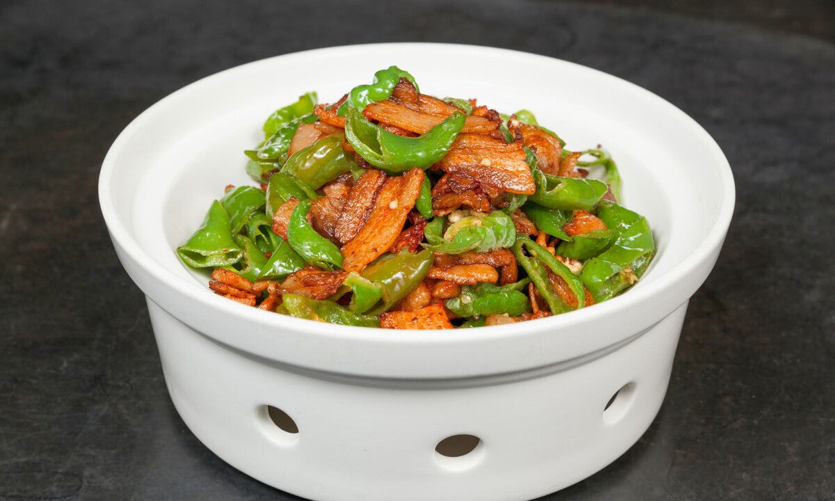 辣椒炒肉,先炒辣椒还是先炒肉?