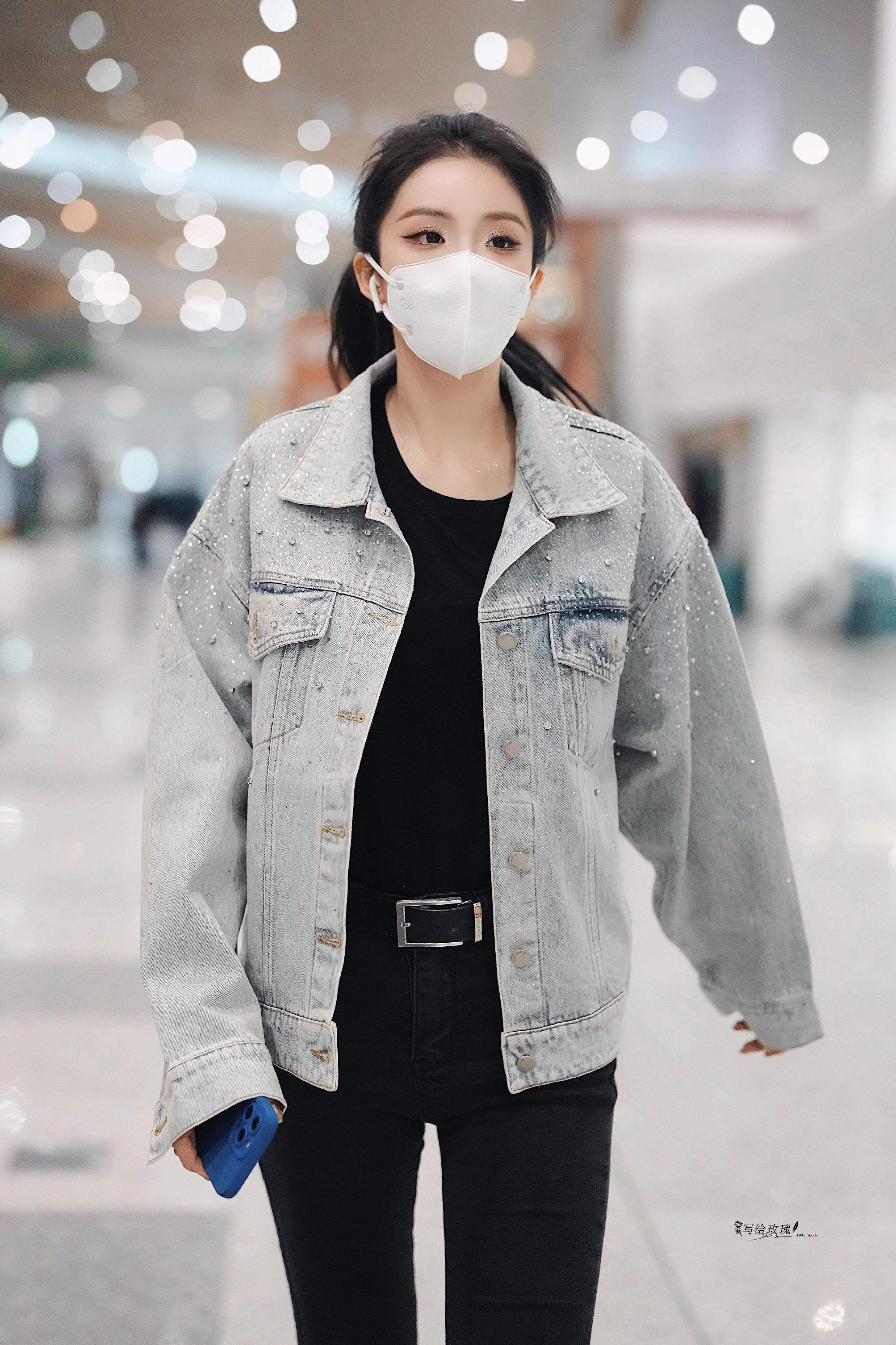 喻言机场出发饭拍干练发尾辫叉腰一整个被帅住想say