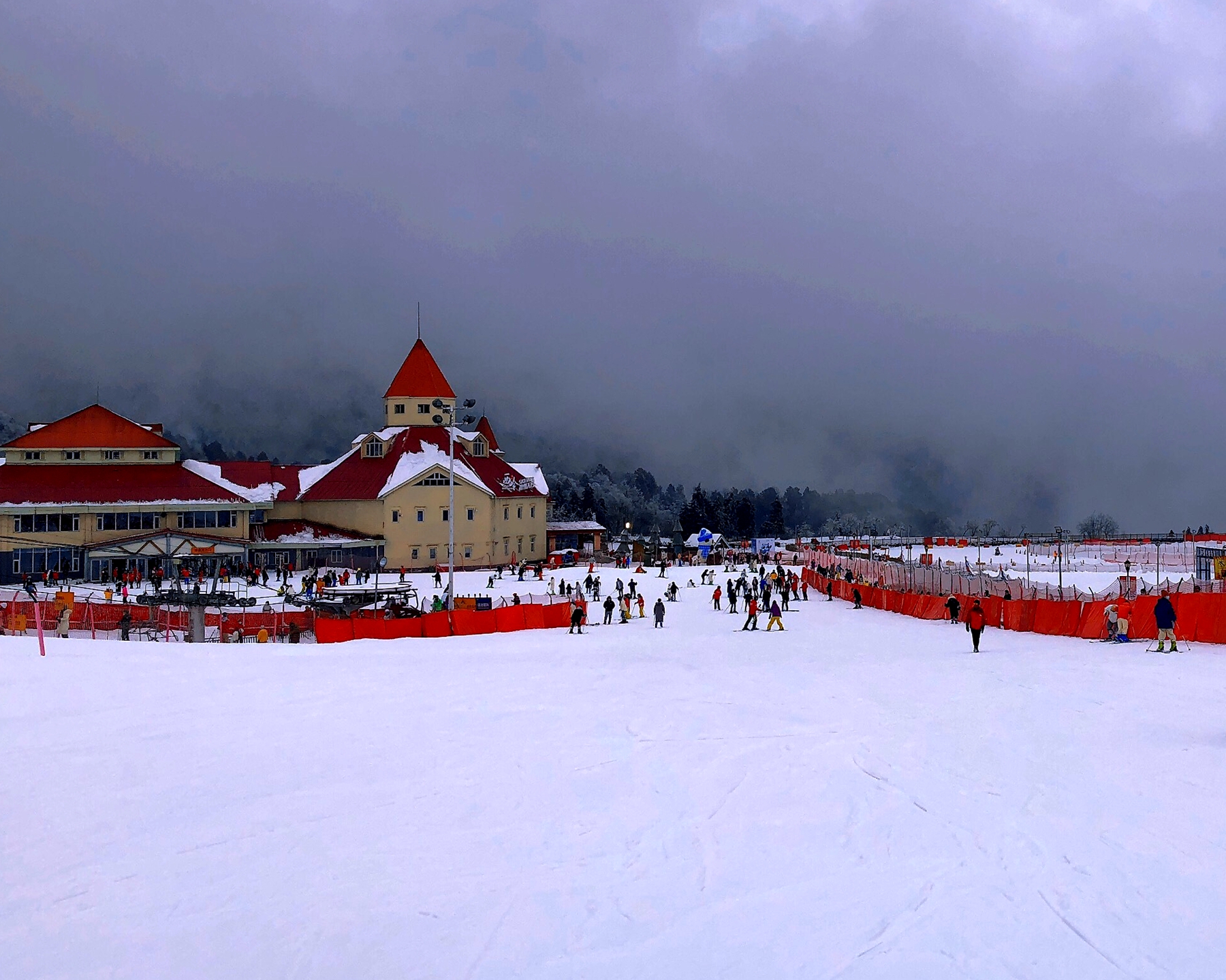 迎冬奥游四川第二站西岭雪山滑雪场雪道总面积约20万平方米