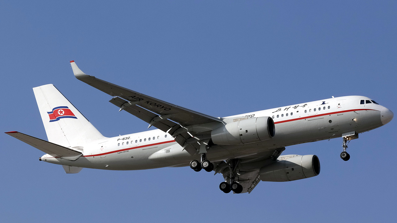 图,高丽航空的图-204-300(注册号p-632)在北京首都机场/yiran图波列夫