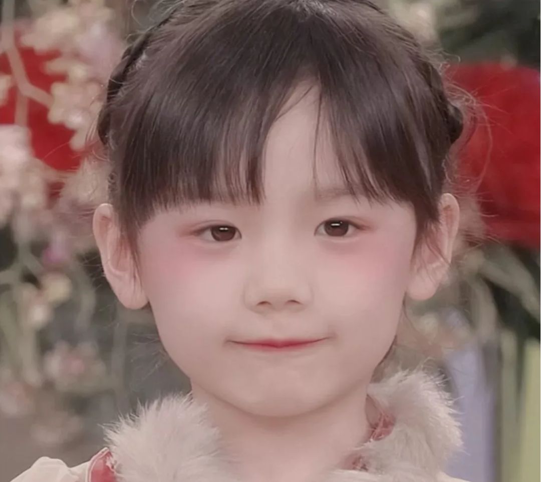 她是日本国民闺女3岁出道颜值超高16岁身高却不足一米五