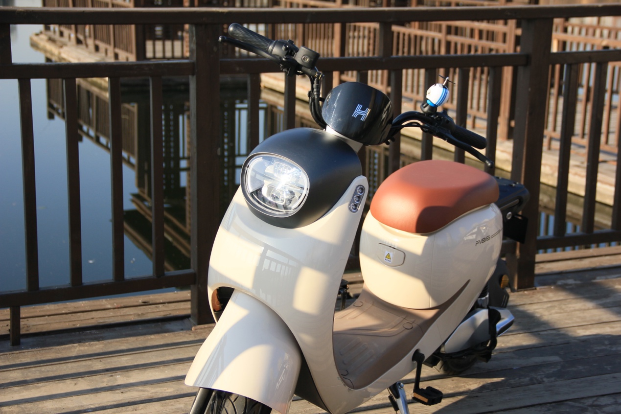 电动车里的小精灵哈啰a86打造智慧出行体验