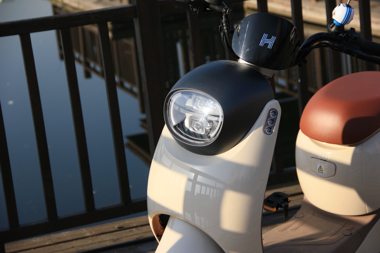 电动车里的小精灵哈啰a86打造智慧出行体验